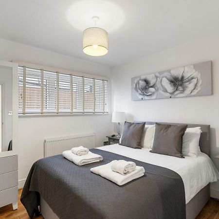 Two Bed Flat In Bush Hill Park Apartman Enfield Kültér fotó