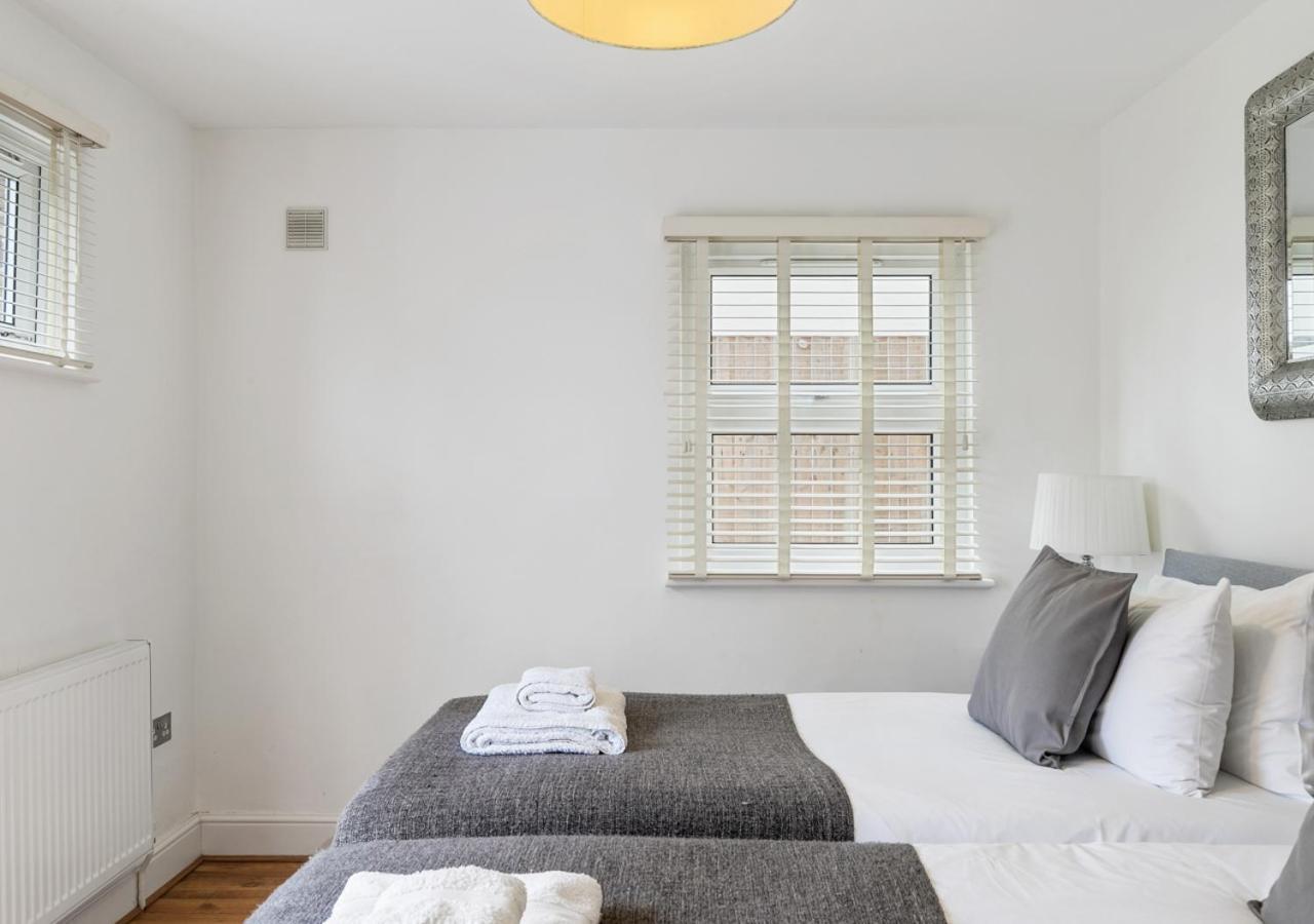 Two Bed Flat In Bush Hill Park Apartman Enfield Kültér fotó